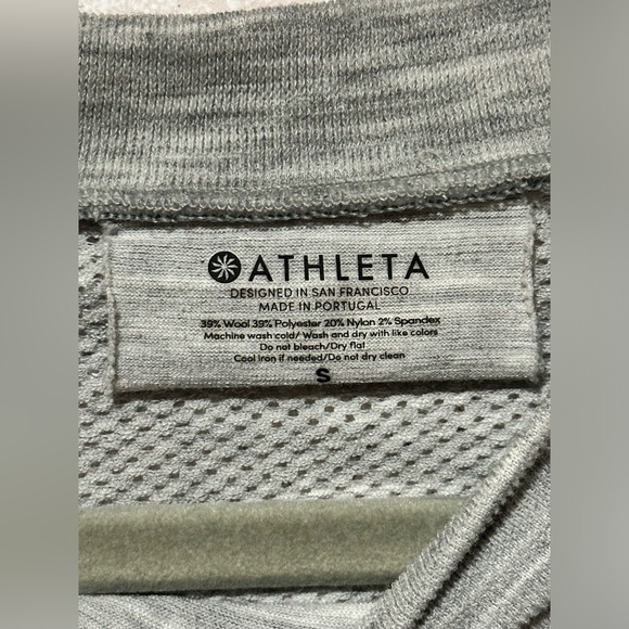 Athleta Workout Long Sleeve Shirt Gray Small (S) - Picture 3 of 3